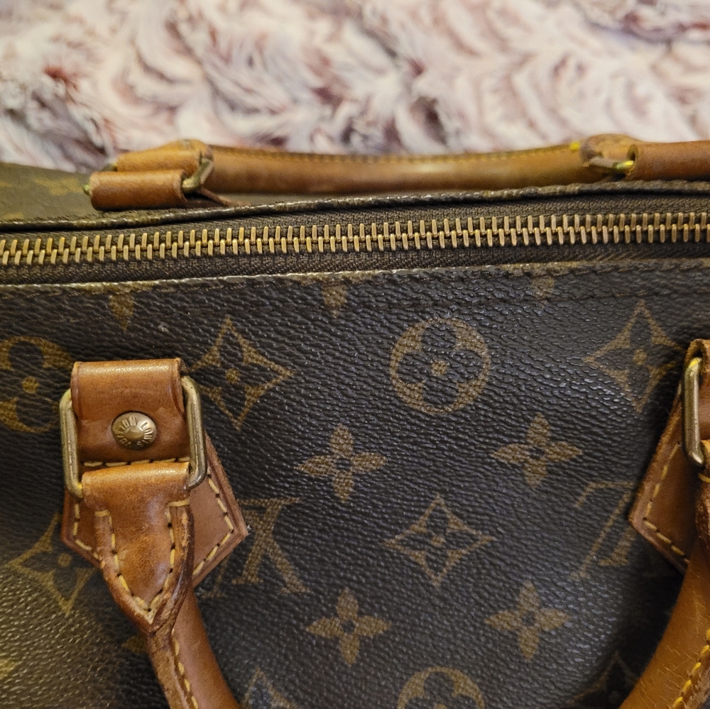 EMT Louis Vuitton vintage speedy 30 all LV ❤️s should have one - Picture 10 of 16